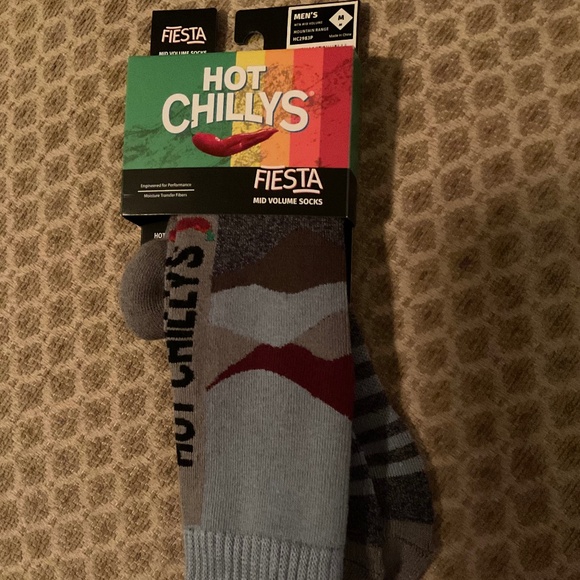Hot chillys men’s ski socks mountain range size medium nwt - Picture 1 of 3